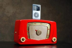Recycled-Vintage-Radio-iPhone_1